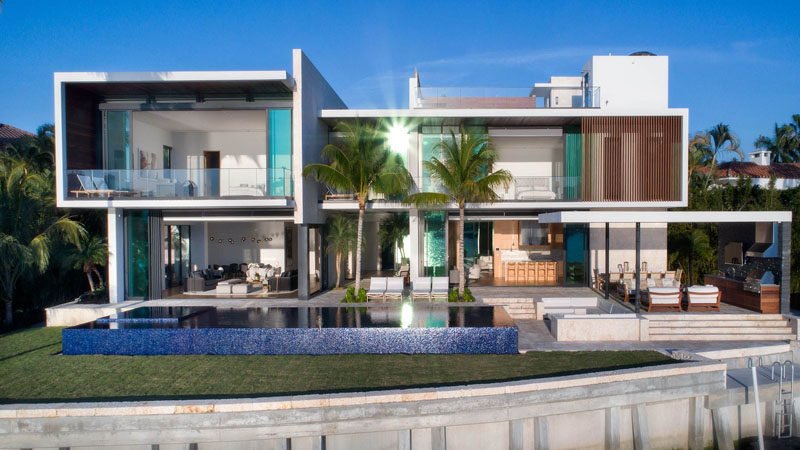 Modern Waterfront Estate with Private Dock - Miami Beach