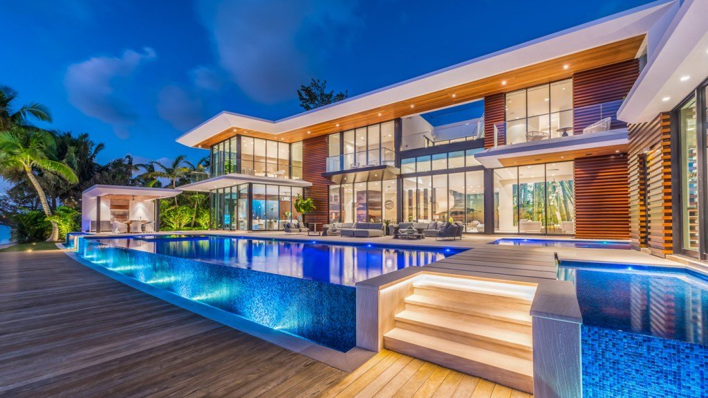 Modern Waterfront Estate with Private Dock - Miami Beach